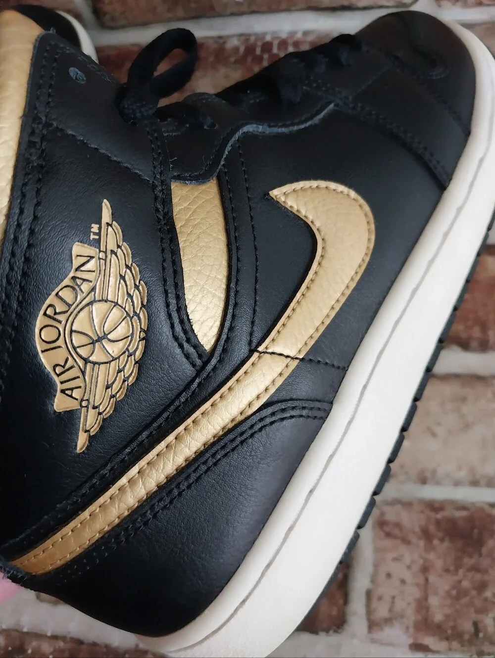 Pre-owned 2024 Jordan 1 Mid